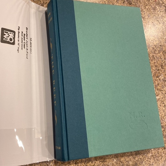 2 Nora Roberts Hardcover Books The Reef & Birthright - Picture 12 of 16